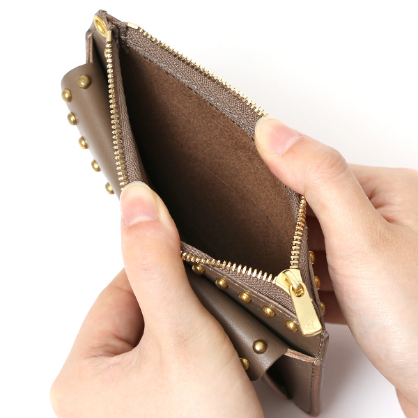  THE WONDER LUST(ワンダーラスト) 日本製 本革 スタッズ ミニ財布 メンズ ベージュ 肌色 丸カン付き チェーン ネックストラップ 可能 コンパクト 小銭入れ あり プレゼント ブッテーロ スタンダードリベット レザー ウォレット ブランド