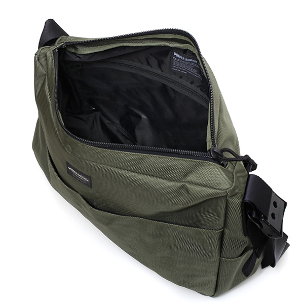 WONDER BAGGAGE グッドマンズシリーズ トレイト ショルダーバッグ グリーン 緑色 メンズ レディース 日本製 ブランド 肩掛け 斜めがけ カバン シンプル 鞄 自転車 サイクリングバッグ チェスト 胸 ウエスト 腰 ベルト 軽量